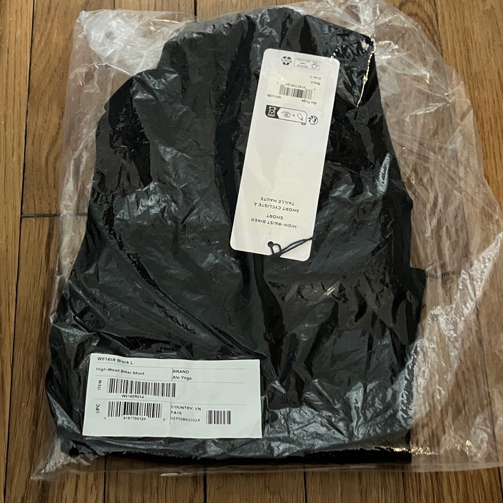 NWT Alo Yoga Black Airbrush High-Waist Biker Short - L